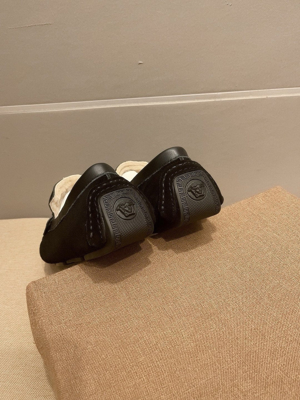 微商相册测试鞋子-Versace Black Red Accent Slip-On Loafers — back