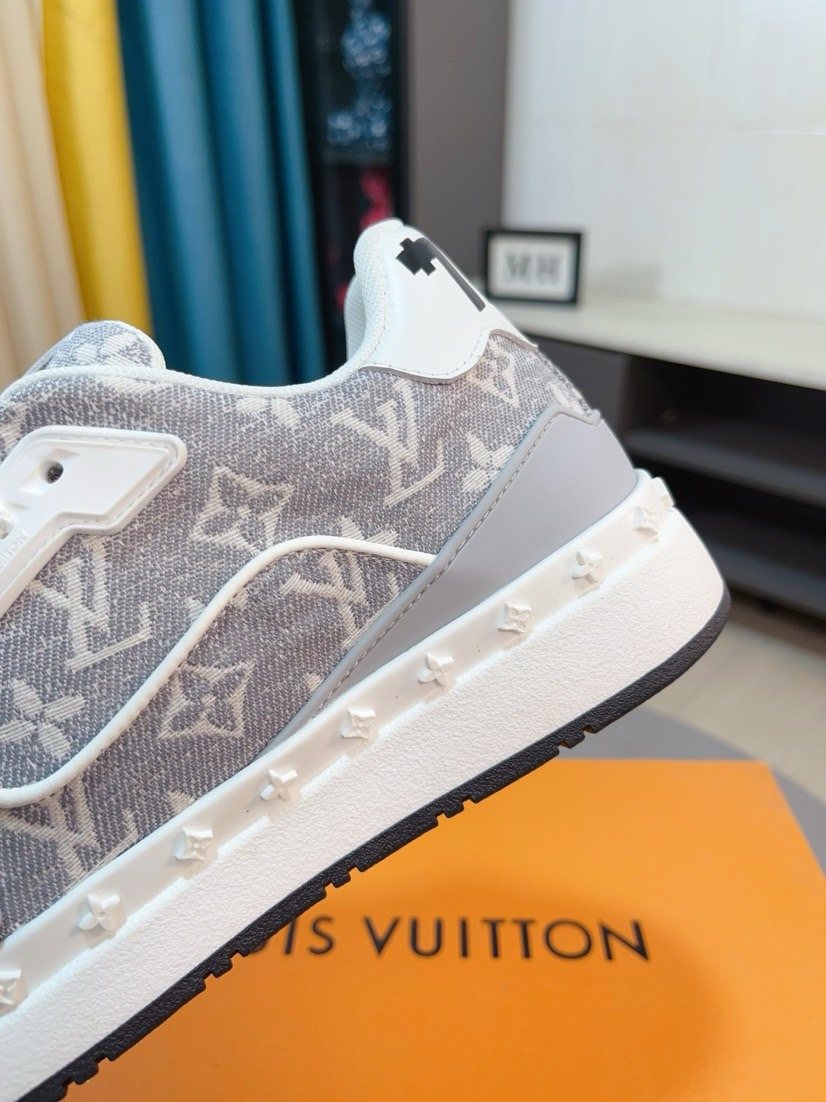 Louis Vuitton Patterned Low-Top Sneakers — detail